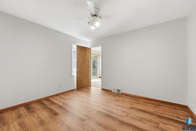 1121 S Willow Ave Avenue, Sioux Falls, SD 57105