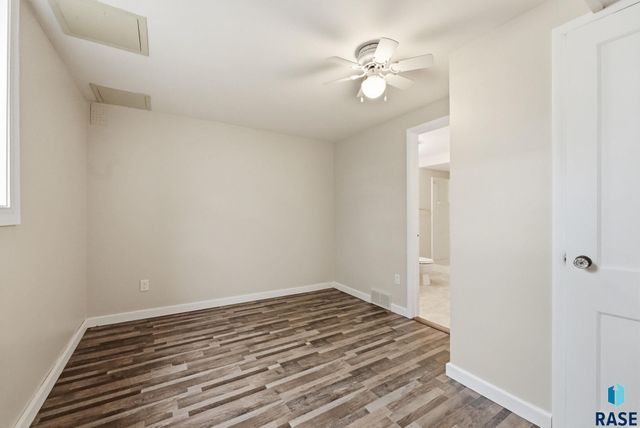 1121 S Willow Ave Avenue, Sioux Falls, SD 57105