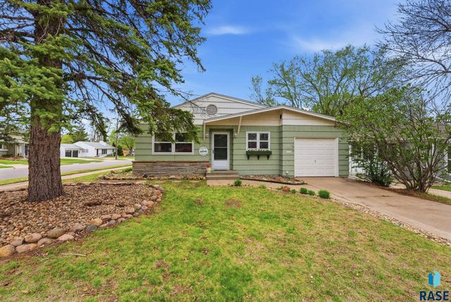 1121 S Willow Ave Avenue, Sioux Falls, SD 57105