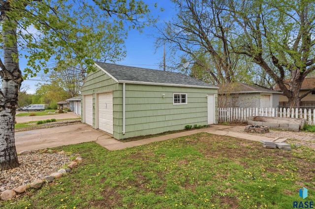 1121 S Willow Ave Avenue, Sioux Falls, SD 57105