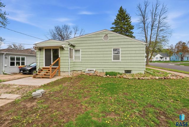 1121 S Willow Ave Avenue, Sioux Falls, SD 57105