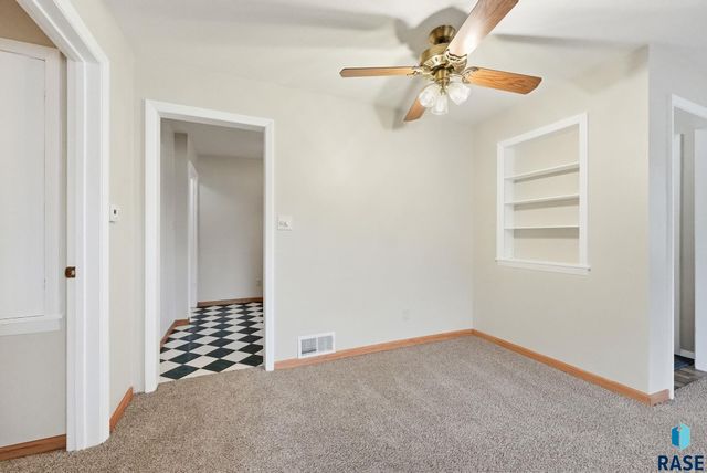 1121 S Willow Ave Avenue, Sioux Falls, SD 57105