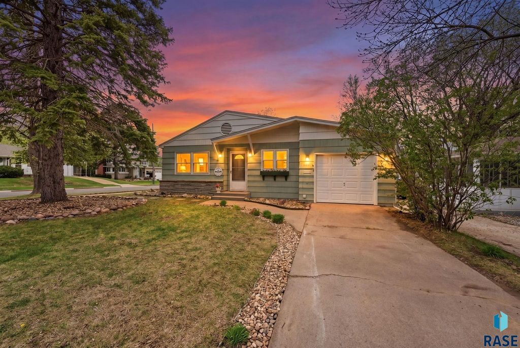 1121 S Willow Ave Avenue, Sioux Falls, SD 57105