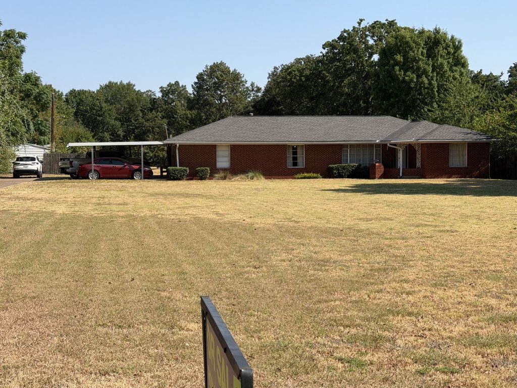 1329 E UNION BOWER Road, Irving, TX 75061 — exterior