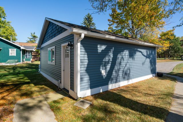 569 Cedar Drive, Indian River, MI 49749