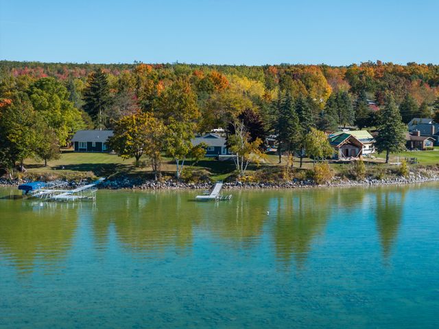 569 Cedar Drive, Indian River, MI 49749