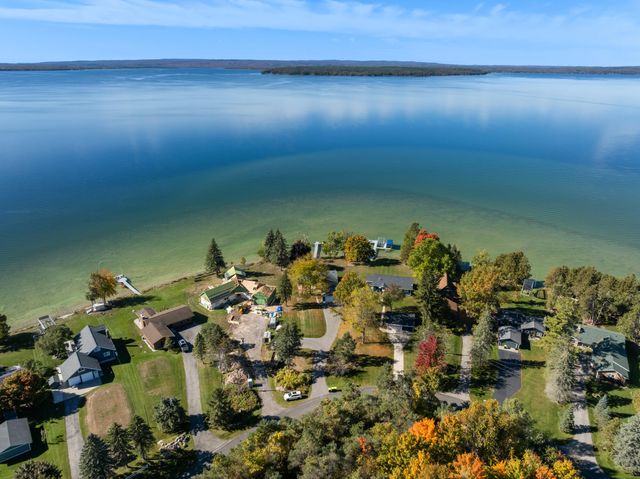 569 Cedar Drive, Indian River, MI 49749