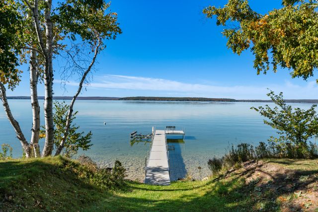 569 Cedar Drive, Indian River, MI 49749