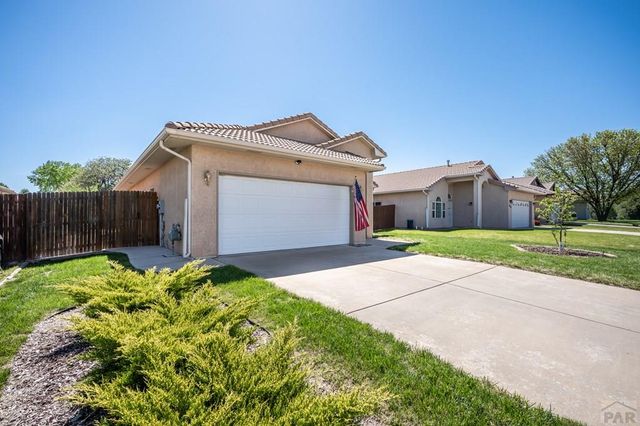 1008 Cherrycrest Dr, Pueblo, CO 81005