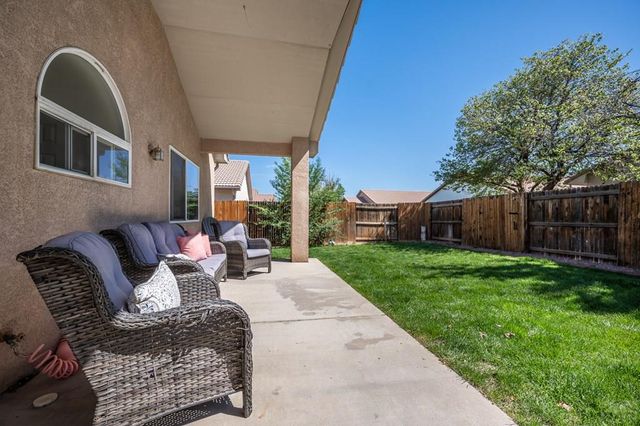 1008 Cherrycrest Dr, Pueblo, CO 81005