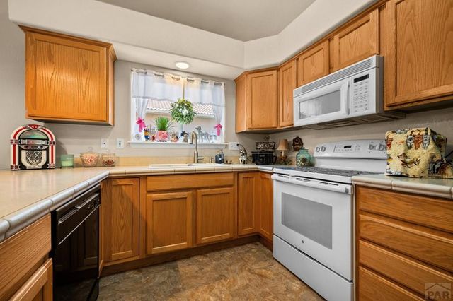 1008 Cherrycrest Dr, Pueblo, CO 81005