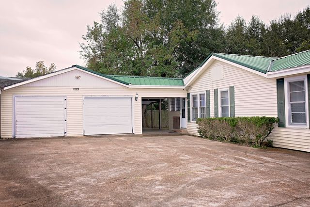 855 E. Lyons St., Sulphur, LA 70663