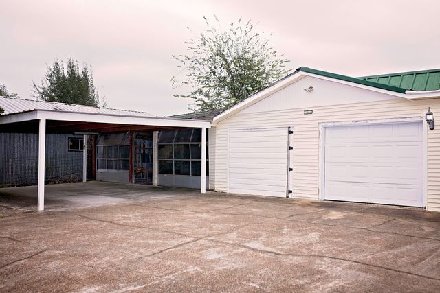 855 E. Lyons St., Sulphur, LA 70663