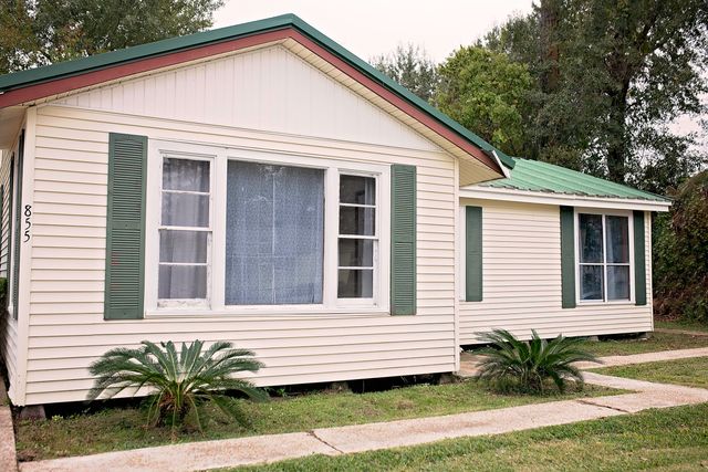855 E. Lyons St., Sulphur, LA 70663