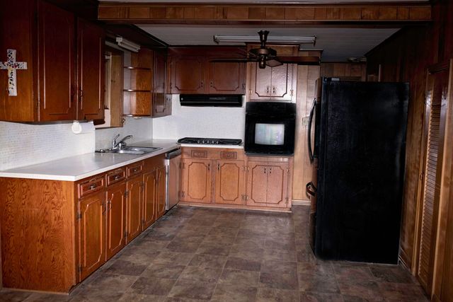 855 E. Lyons St., Sulphur, LA 70663