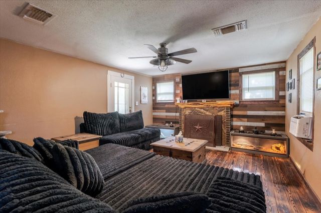 2105 Indian Creek Road, Mineral Wells, TX 76067