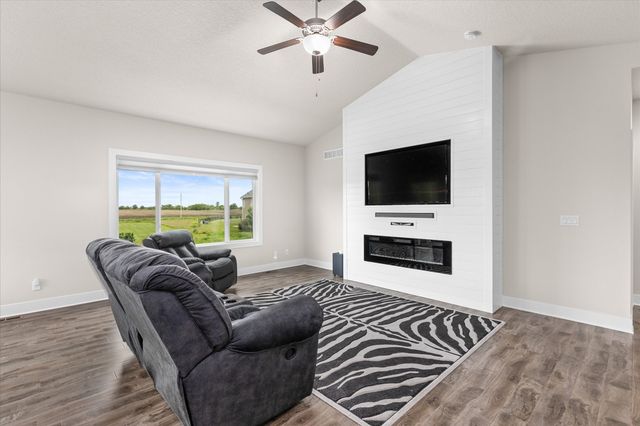 400 SE 17th Court, Grimes, IA 50111