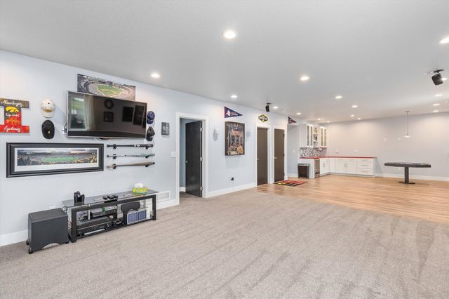 400 SE 17th Court, Grimes, IA 50111