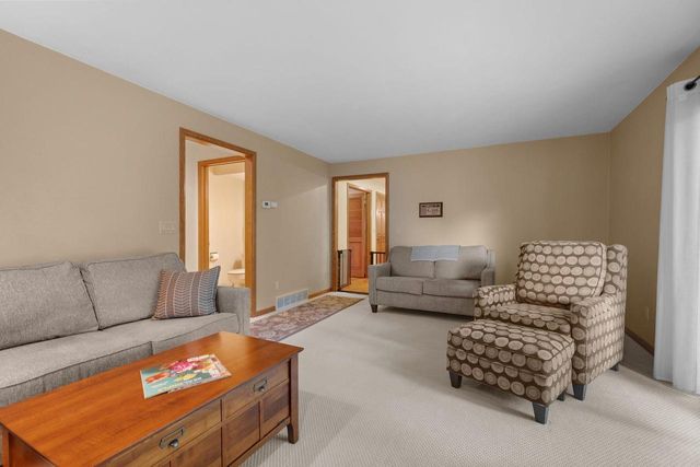 1511 S REBECCA LANE, Appleton, WI 54915