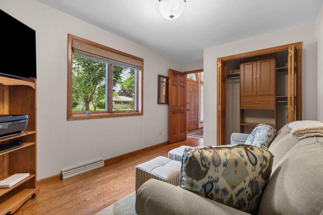 1511 S REBECCA LANE, Appleton, WI 54915