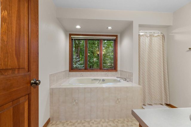 1511 S REBECCA LANE, Appleton, WI 54915