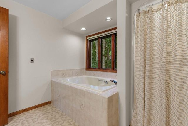 1511 S REBECCA LANE, Appleton, WI 54915