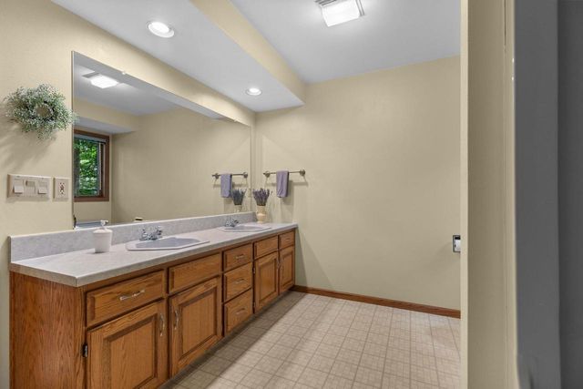 1511 S REBECCA LANE, Appleton, WI 54915