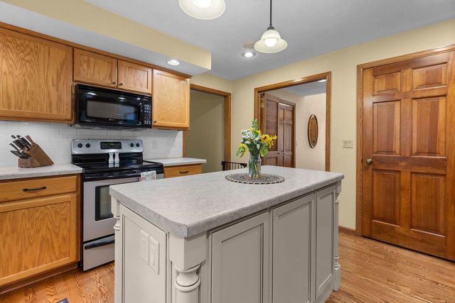 1511 S REBECCA LANE, Appleton, WI 54915