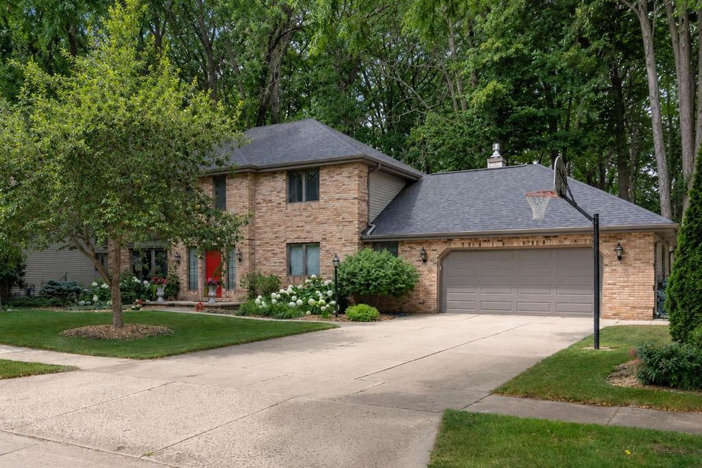 1511 S REBECCA LANE, Appleton, WI 54915