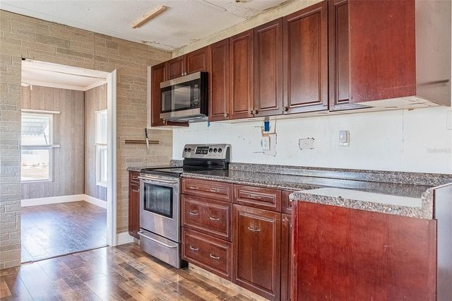 37228 EILEEN AVENUE, Zephyrhills, FL 33542