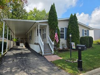 800 Oakbrook Drive, Crystal Lake, IL 60014