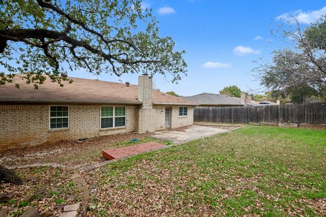 2424 Meadow Creek, Bedford, TX 76021
