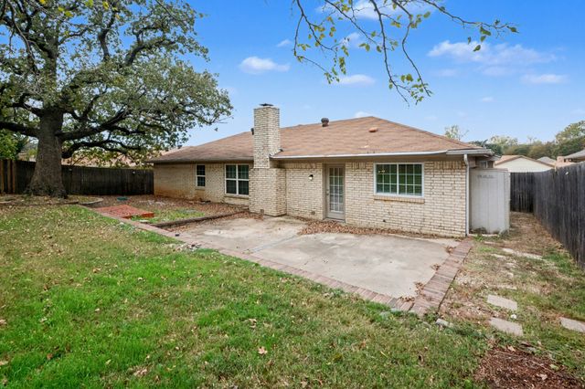 2424 Meadow Creek, Bedford, TX 76021