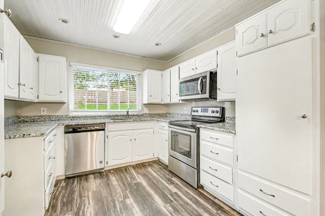 2424 Meadow Creek, Bedford, TX 76021