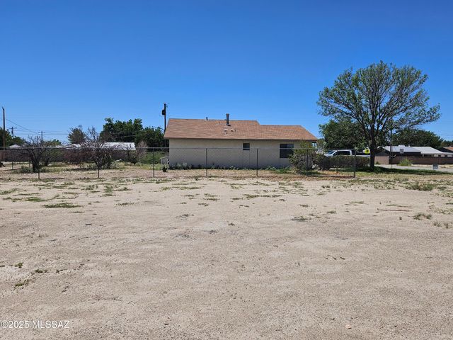 104 S Casas Lindas Drive, Willcox, AZ 85643