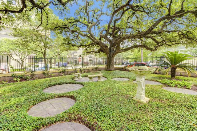 2700 Albany Street 3B, Houston, TX 77006