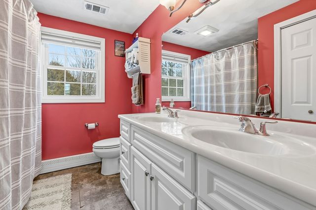 1 Rosemary Ln, Chelmsford, MA 01824