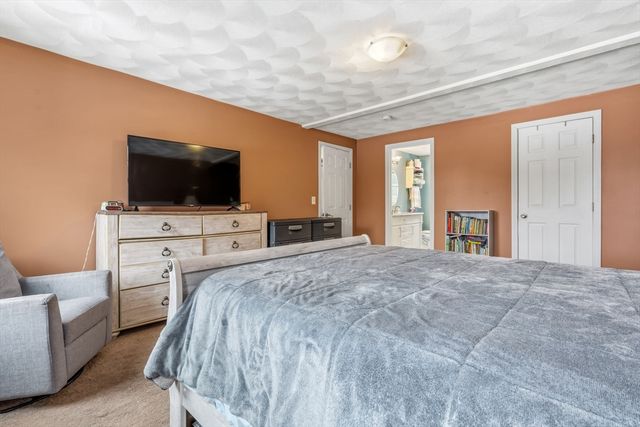 1 Rosemary Ln, Chelmsford, MA 01824