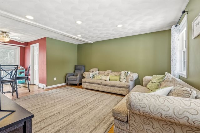 1 Rosemary Ln, Chelmsford, MA 01824