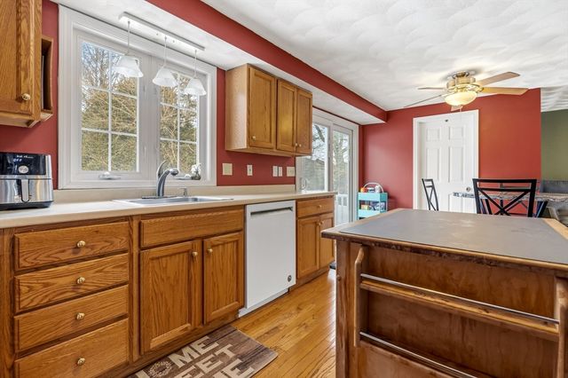 1 Rosemary Ln, Chelmsford, MA 01824