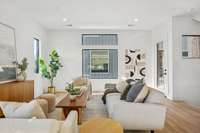 2151 Mail Avenue, Dallas, TX 75235