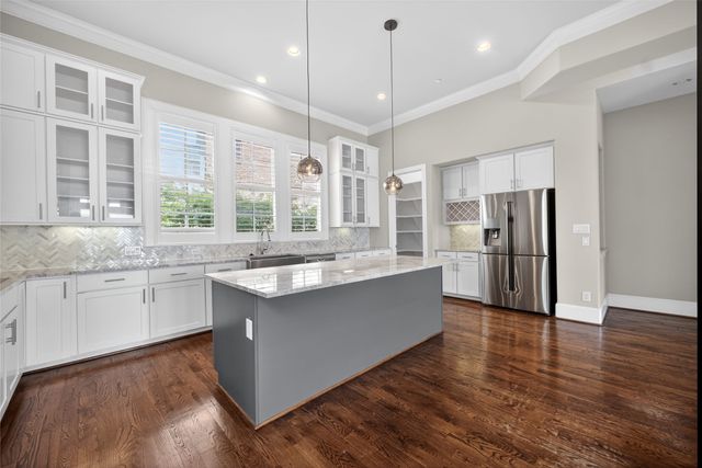 520 S Pearl Expressway S, Dallas, TX 75201