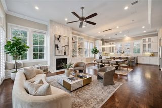 520 S Pearl Expressway S, Dallas, TX 75201