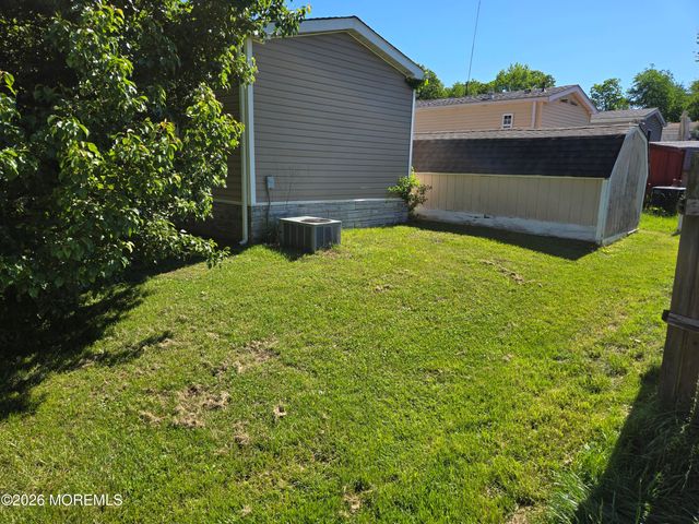 33 Ruffian Way, Howell, NJ 07731