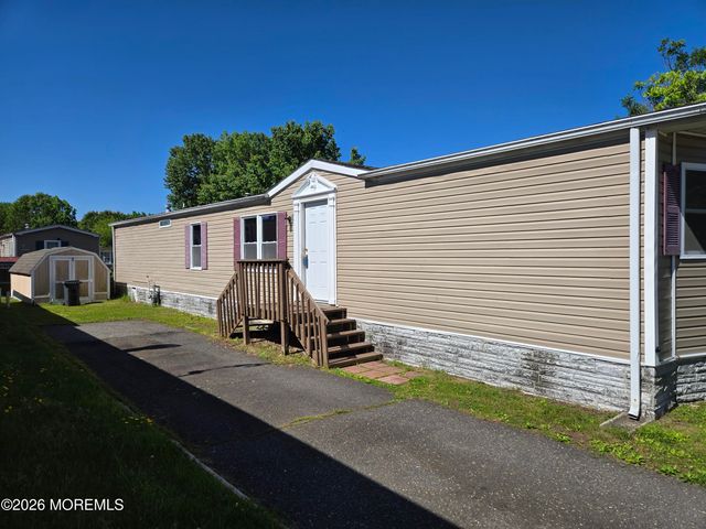 33 Ruffian Way, Howell, NJ 07731