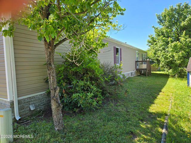 33 Ruffian Way, Howell, NJ 07731