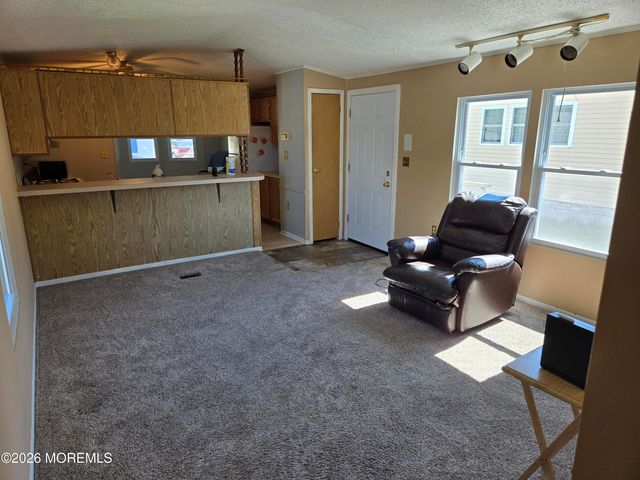 33 Ruffian Way, Howell, NJ 07731