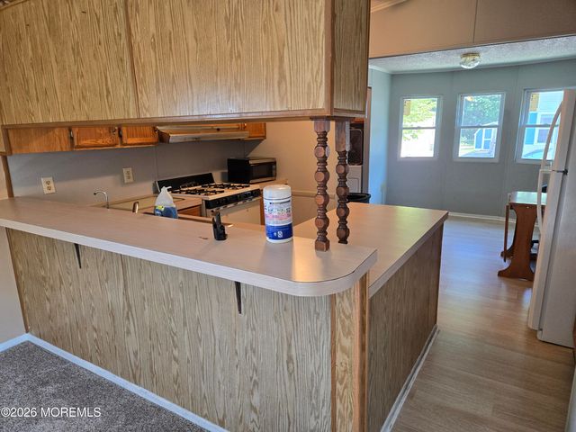33 Ruffian Way, Howell, NJ 07731
