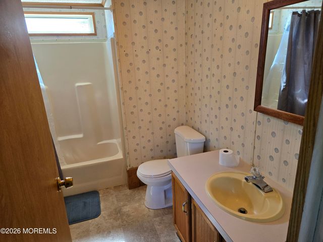 33 Ruffian Way, Howell, NJ 07731