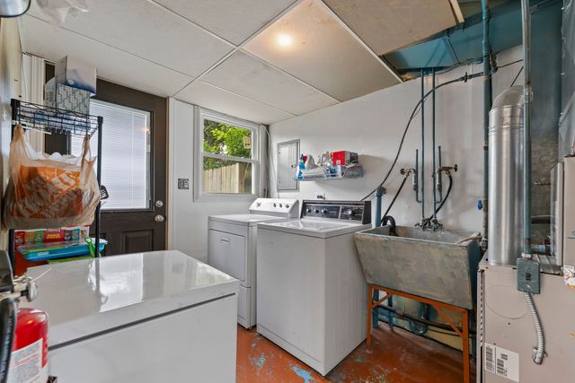 381 N 4th Avenue B, Des Plaines, IL 60016